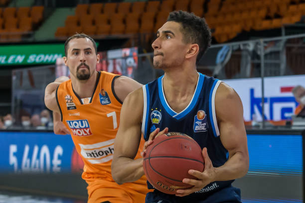 联的引援名 联的引援名